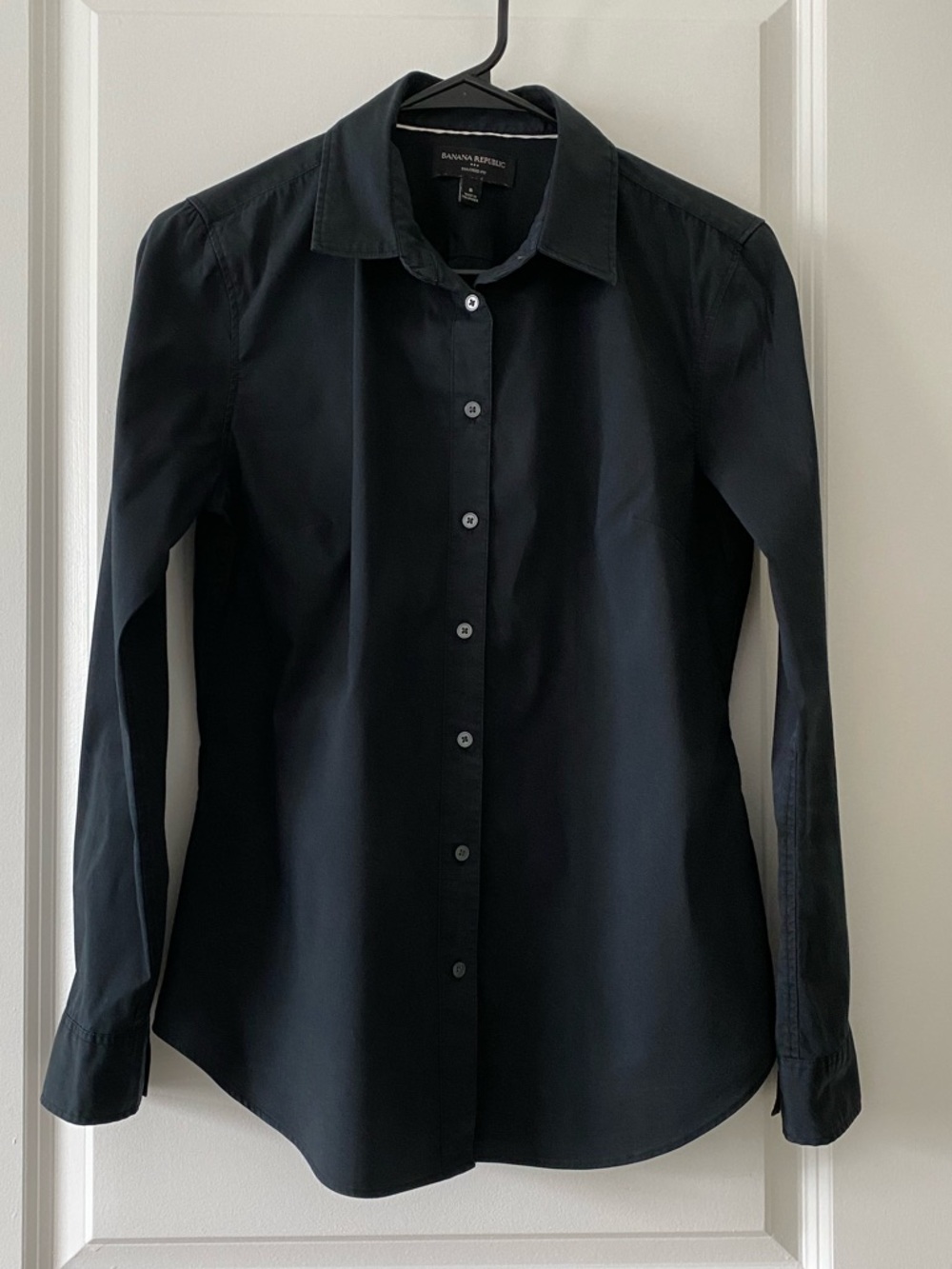 Banana Republic Sz 8 women’s black tailored fit cotton blend button front blouse